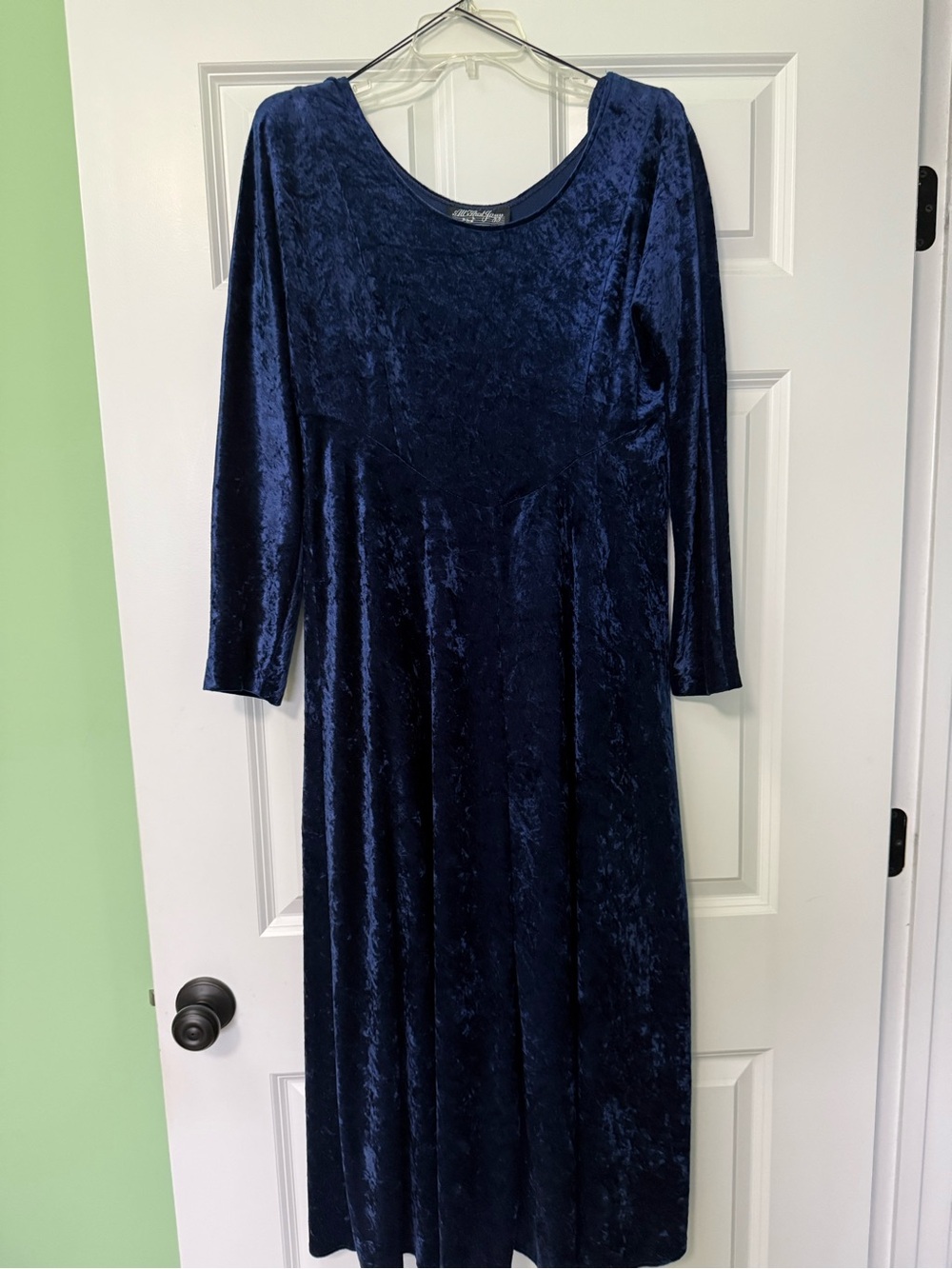 Women’s Velvet Crush Long Sleeve Midi Dress - Navy